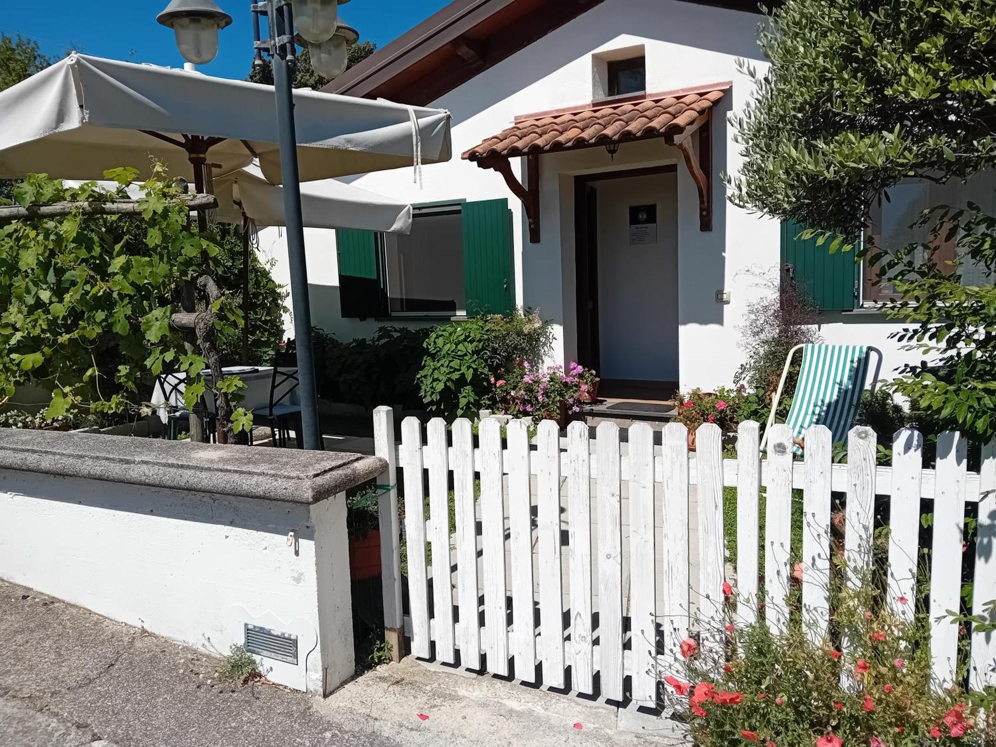 אג'רולה The Cottage מראה חיצוני תמונה
